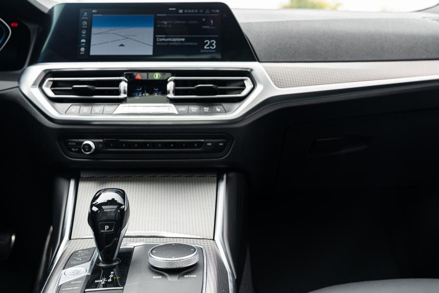 Детали интерьера BMW 320d Touring M Sport (G21) 2019 года  (WW) (фото 4 из 33)